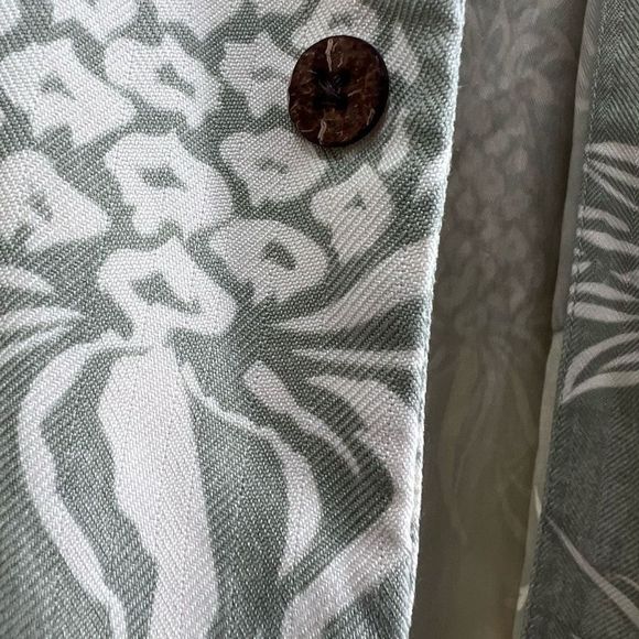 Tommy Bahama 100% Silk Pineapple Shirt - Picture 6 of 11